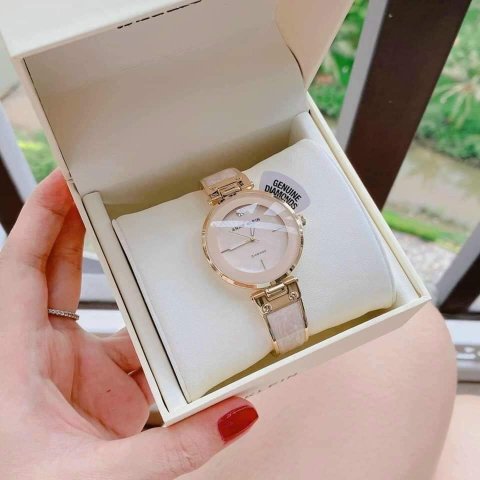 Sale 55% off AK/2512LPGB case size 34mm, màu hồng phấn này đẹp khỏi nói luôn ạ, dạng kiềng đeo lên t...