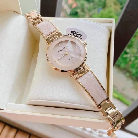 Sale 55% off AK/2512LPGB case size 34mm, màu hồng phấn này đẹp khỏi nói luôn ạ, dạng kiềng đeo lên t...